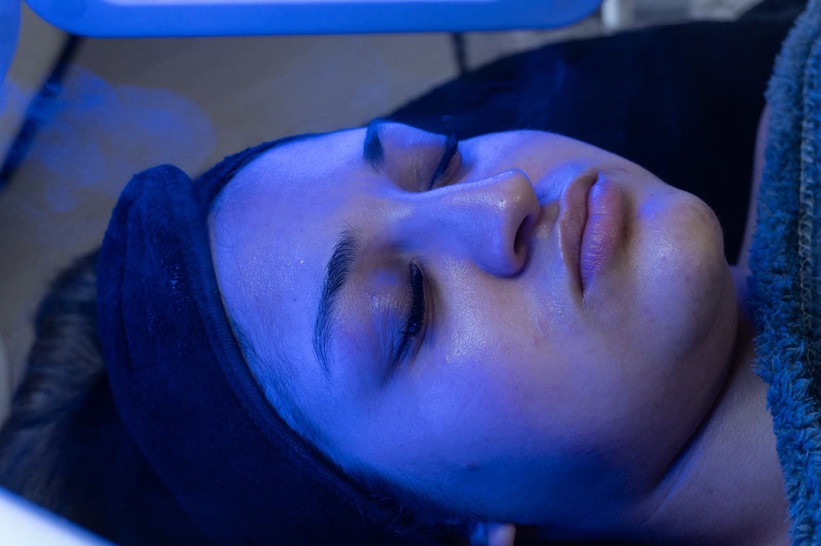 PDRN Exosome behandeling met LED-lichttherapie bij Beautybyyassz in Den Haag